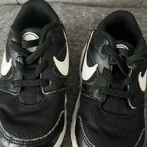 Toddler boys shoes size 7 Nike